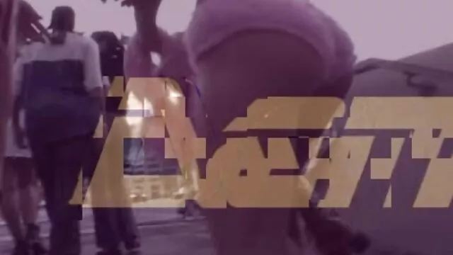 A videa erotikus filmek falánk és dögös barna, szép testtel remek szopást ad