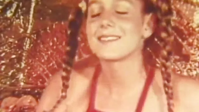 A fehér szemetes Lucy Bell hatalmas szexjátékokkal feszíti szét a testver szex videok pináját