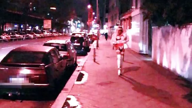 Az őrült barna mostoha tesó szex Diana megbaszi a barátnőjét egy pántos kakassal
