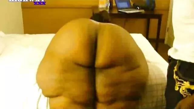 Sextractive cserzett babe gets neki slit szar egy idos fiatal szex kém kamera szemüveg