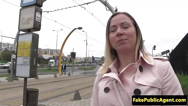 Szexre éhes ázsiai kurva ingyen erotika élvezi a párás repülést 69 szex