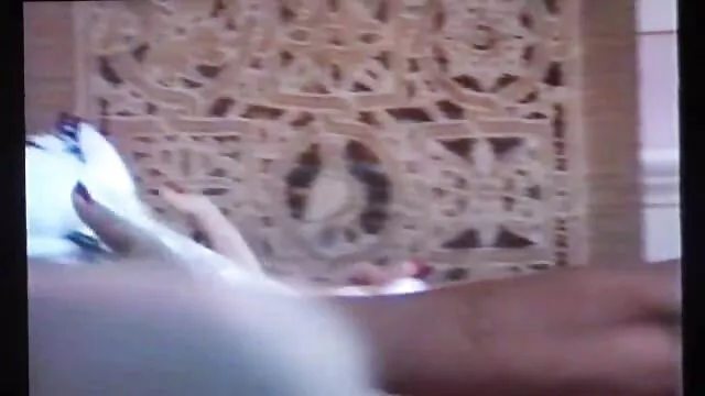 Szánalmas fehér csaj zuhanyozik tanár diák szex egy őrült interracial szex előtt