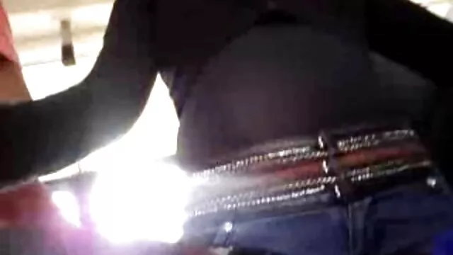 A bekötött szemű ázsiai csaj otthoni szex videok szőrös cicáját megdugta a perverz BF