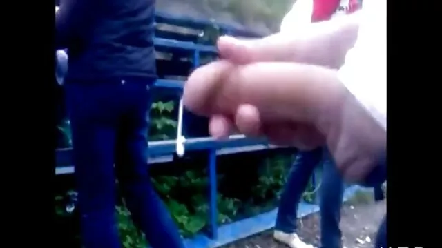Slampos csaj Honey Blossom dundi szex elcsábítja nővére férjét a zuhany alatt