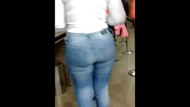 Kinky tini megereszkedett mellekkel baszik haver szíjjal szomszéd szex