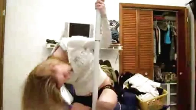 Világos hajú lábú csaj harisnyában kapott szex videok anya fia seggét szar fordított cowgirl pózban