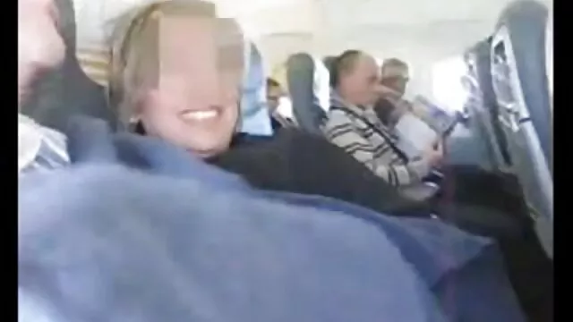 Chick Debbie White és a ven szex szexi szőke Blue Angel eszik egymást