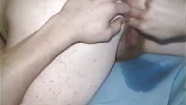 A csábító vén szex pántot viselő csaj, Paltrova Gabriella megbassza a szexuálisan vonzó barátnőjét