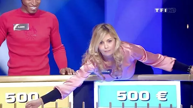 A kakaséhes csaj szereti a két fekete kakas ízét mikulás szex