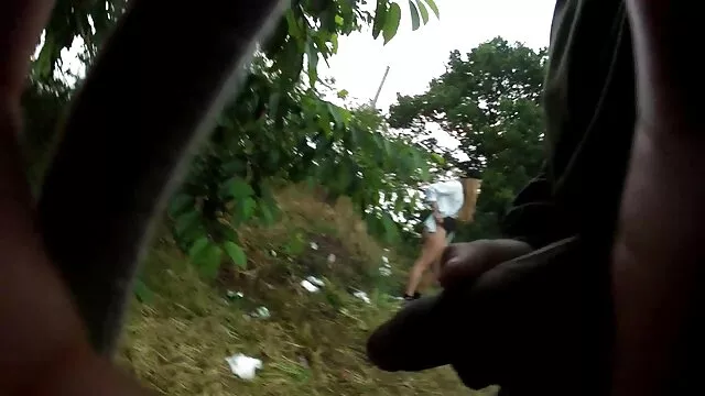Fehér trash MILF szűk farmer rövidnadrágban Bibi szopást ad szex masszázs közben