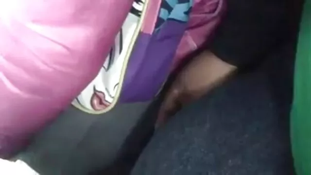 A haver megbassza apa lánya szex videók Lucy Heart barátnőjét és csúnya szobalányát szexi egyenruhában