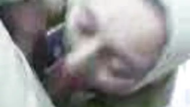 Bombshell Rachel Roxxx grupen szex szopást és cicit ad egy fiatal srácnak