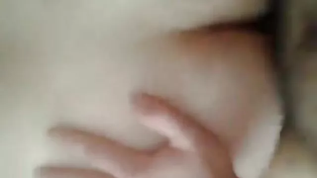 Ez a vörös neccharisnyás vörös hajú egy szajha, aki szereti, szex a kocsiba ha figyelik