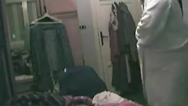 Egy szőke tinilány olyan kurva, mint egy felnőtt sex szex nő a tükörben
