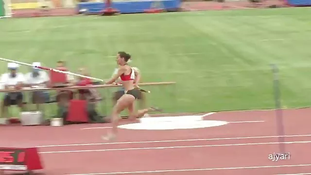 Nagy szamár pufók szex hármasban csaj lovagol személyzet kakas, majd szopja keményen