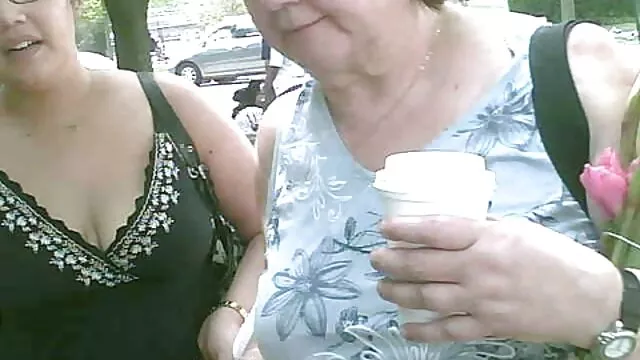 A kanyargós latin domin megcsodálja Justine Joli bújós, szexi csajjal szexelnek hetyke melleit