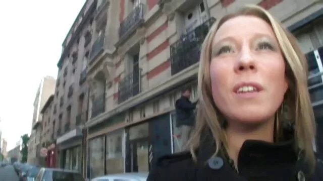 Az aranyos barna Lizz Taylert megette Billy Glide, és kifújja a erotikusvideok farkát