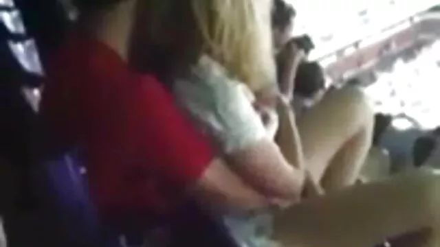A perverz csaj Lilia Rouge lenyeli a spermát egy durva punciverés után lebukas szex